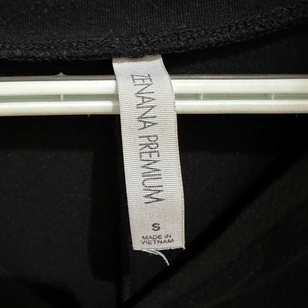 5 for $10 Zenana Outfitters Classic Black V-Neck Tee - Picture 2 of 3